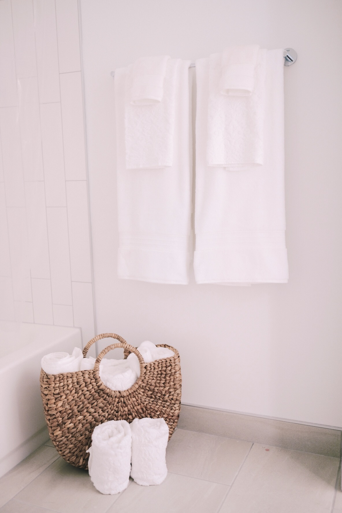 Cozy bathroom with white towels | Miss Madeline Rose