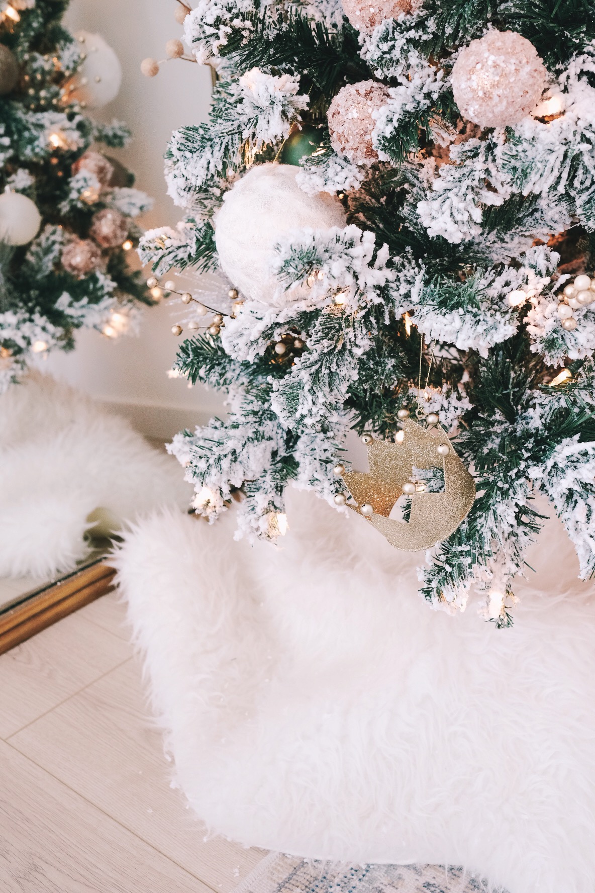 White fuzzy Christmas tree skirt | Miss Madeline Rose